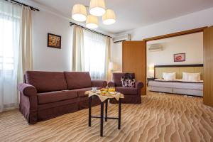 Rooms & Apartments