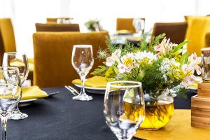 Restaurants & Bars