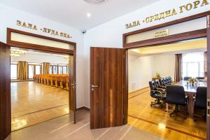 3 Conference Rooms
