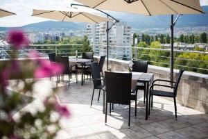 Restaurant & Sky Bar