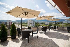 Restaurant & Sky Bar