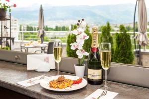 Restaurant & Sky Bar