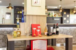 Restaurant & Sky Bar