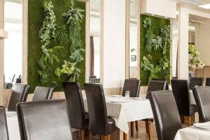 Restaurant & Sky Bar