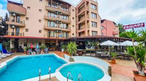 Hotel Summer 2026