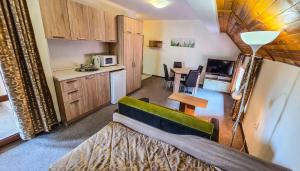 Rooms and Apartments Summer 2026