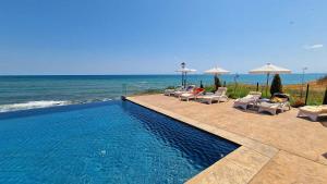Pool & Beach