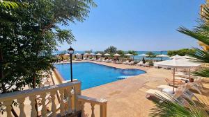 Pool & Beach