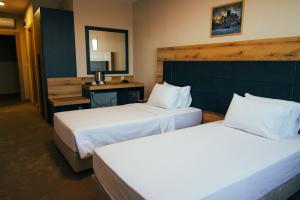 Rooms & Suites