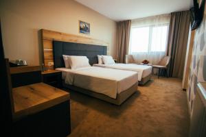 Rooms & Suites