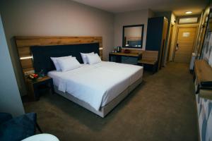 Rooms & Suites