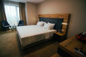 Rooms & Suites