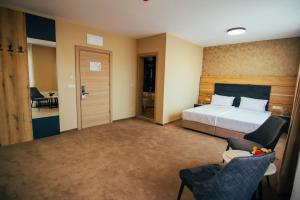 Rooms & Suites