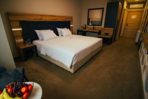 Rooms & Suites