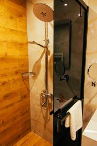 Rooms & Suites