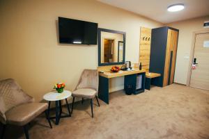 Rooms & Suites
