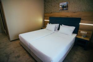 Rooms & Suites