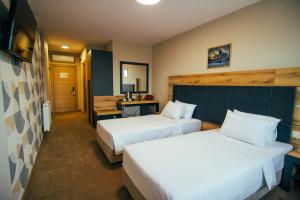Rooms & Suites
