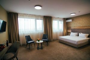 Rooms & Suites