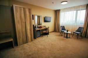 Rooms & Suites