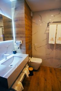 Rooms & Suites