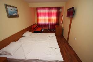 Rooms & Apartments