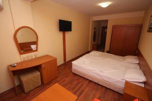 Rooms & Apartments