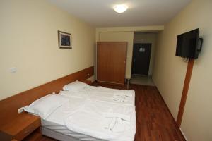Rooms & Apartments