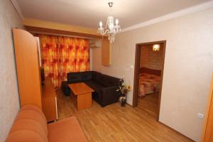 Rooms & Apartments